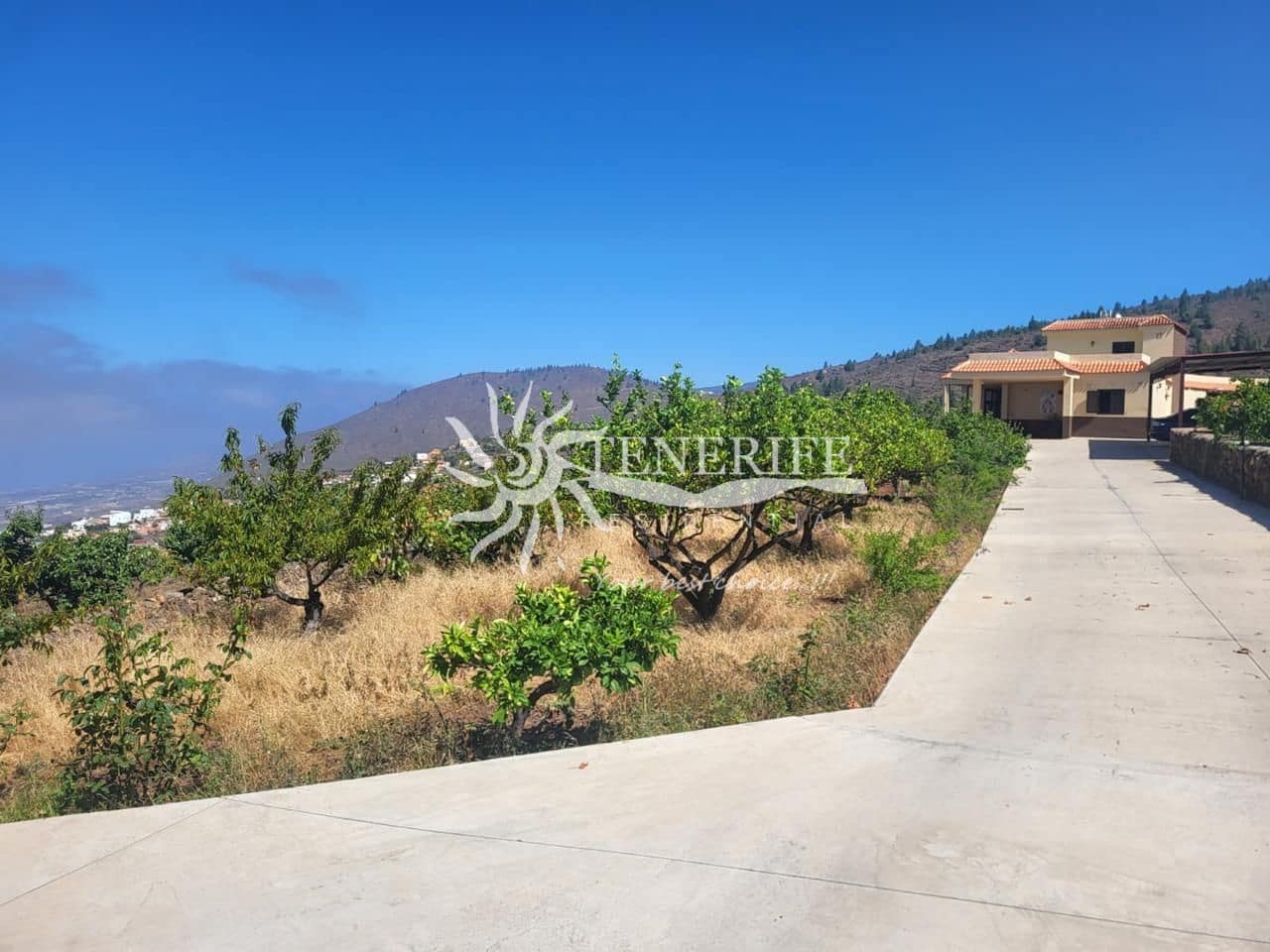 4 Zimmer Villa zu verkaufen in Adeje - 890.000 € (Ref: 9807235)