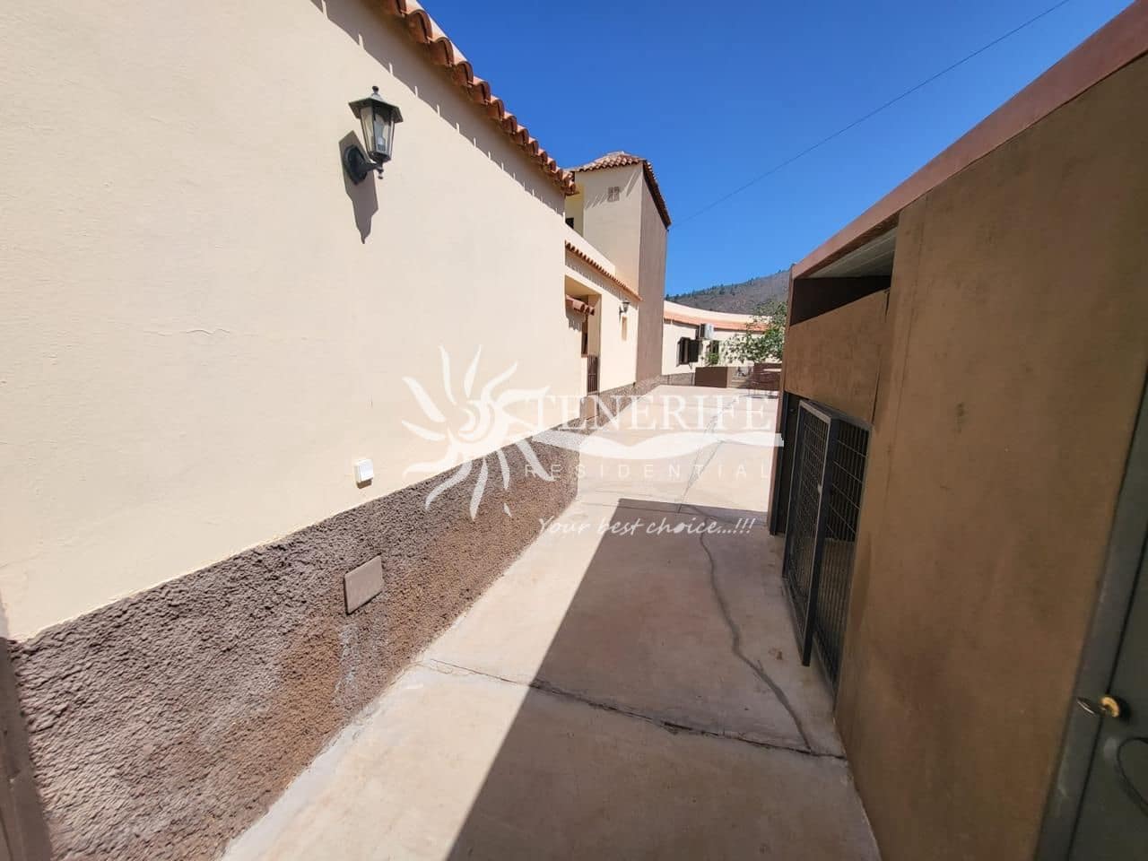 4 Zimmer Villa zu verkaufen in Adeje - 890.000 € (Ref: 9807235)