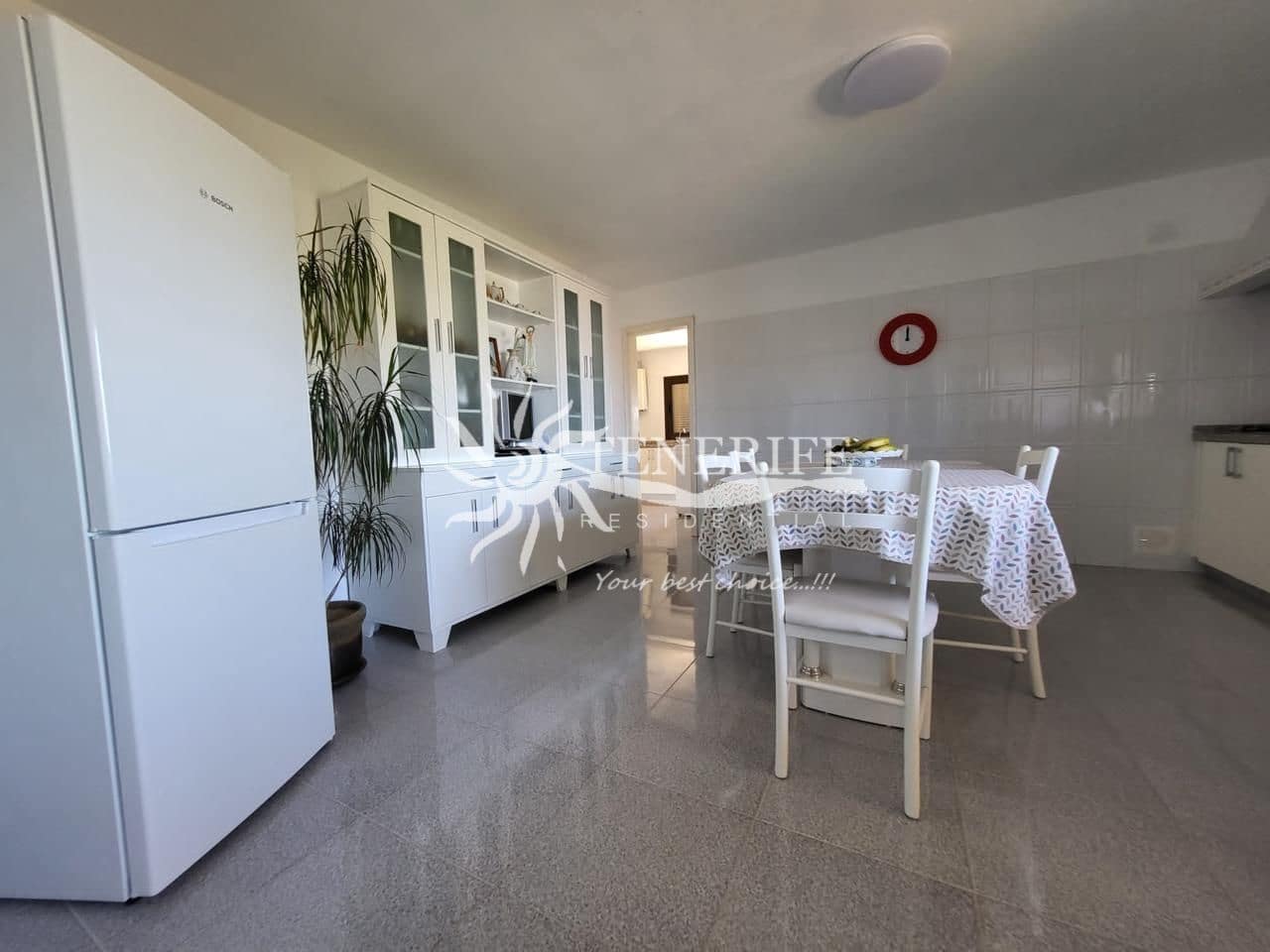 4 Zimmer Villa zu verkaufen in Adeje - 890.000 € (Ref: 9807235)