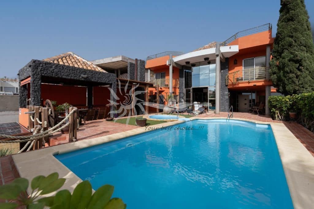 4 bedroom Villa for sale in El Madronal with pool garage - € 3,150,000 (Ref: 9841965)