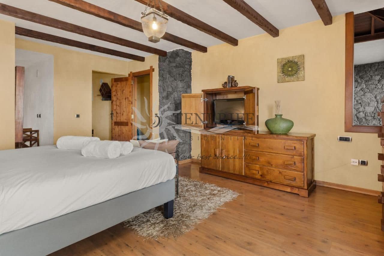 4 bedroom Villa for sale in El Madronal with pool garage - € 3,150,000 (Ref: 9841965)