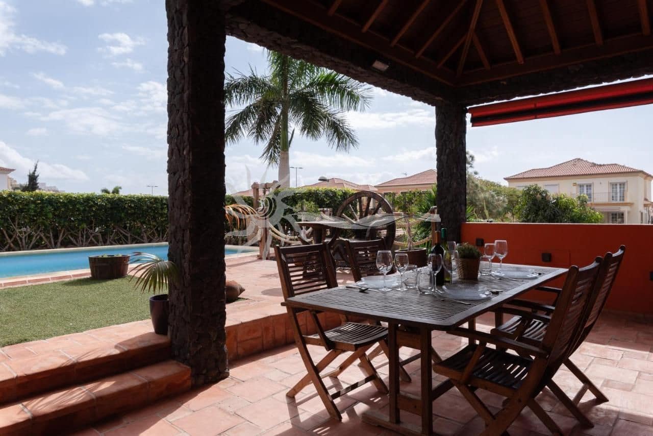 4 bedroom Villa for sale in El Madronal with pool garage - € 3,150,000 (Ref: 9841965)