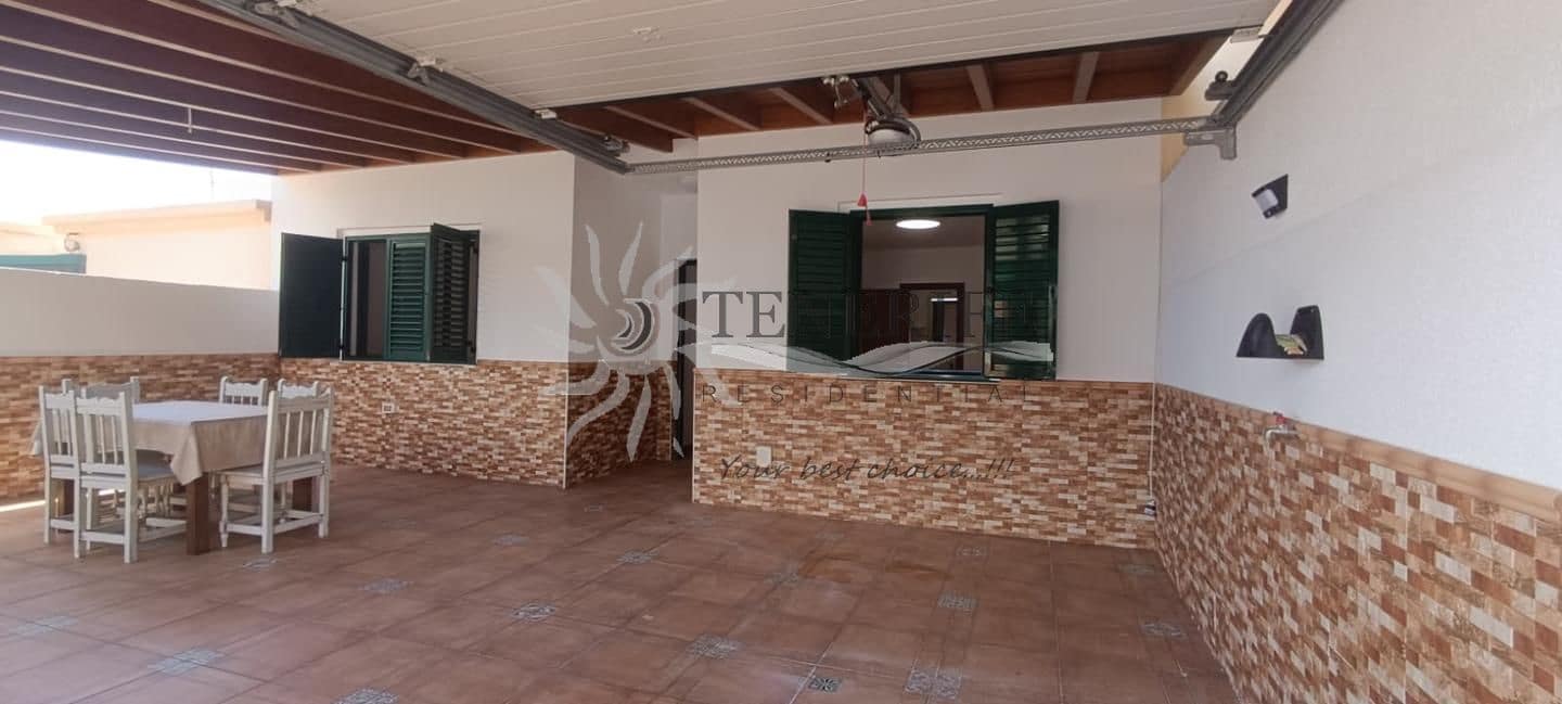 3 slaapkamer Villa te koop in Adeje met garage - € 368.000 (Ref: 9844579)