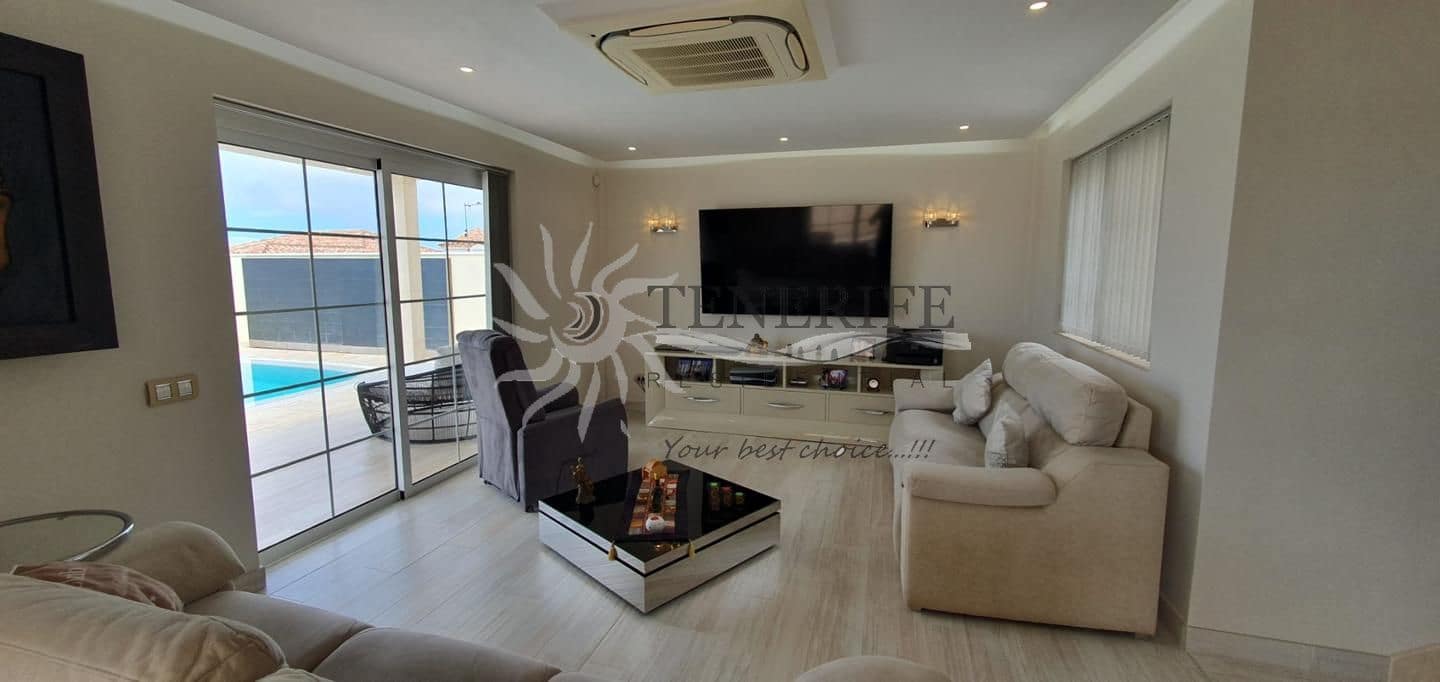 3 bedroom Villa for sale in Costa Adeje with pool garage - € 1,600,000 (Ref: 9865961)