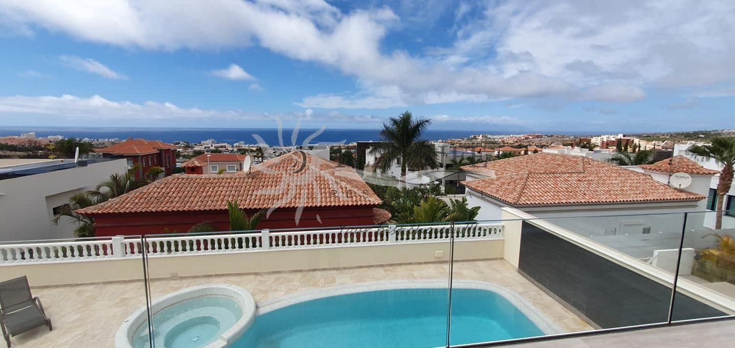 3 bedroom Villa for sale in Costa Adeje with pool garage - € 1,600,000 (Ref: 9865961)