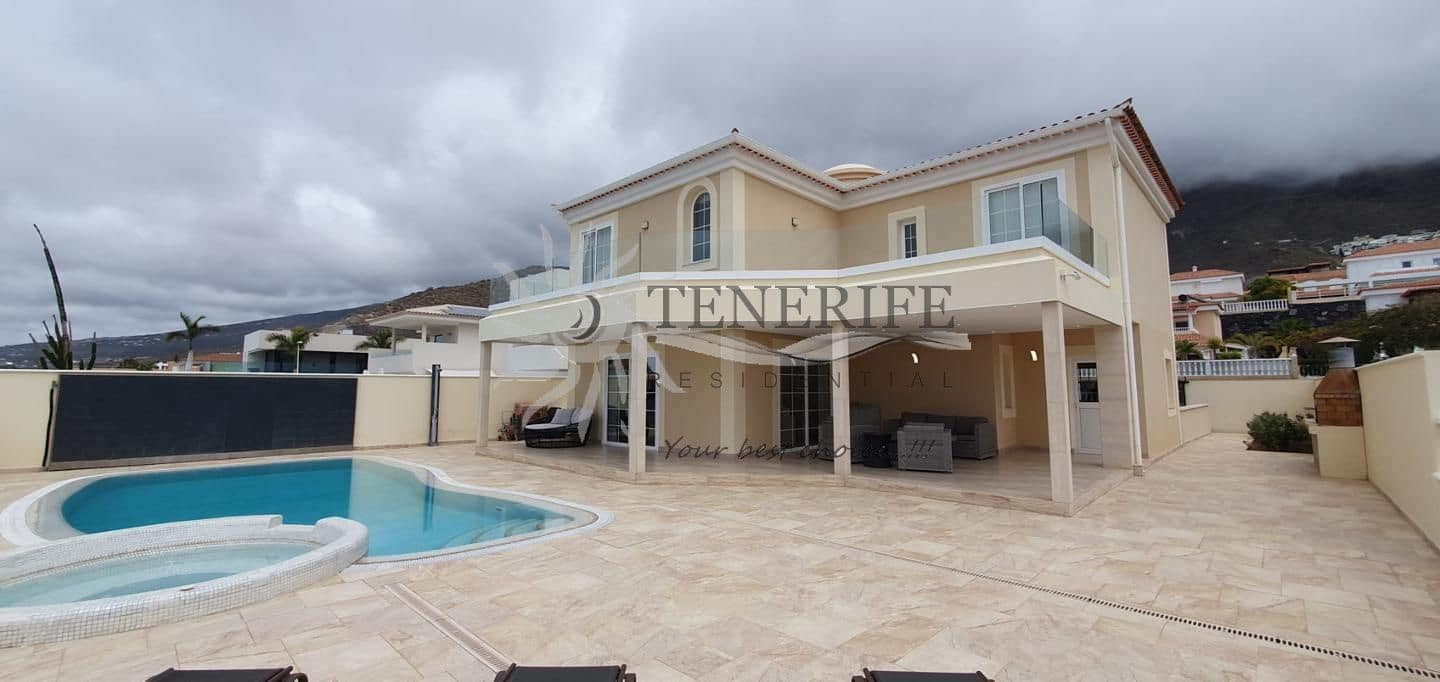 3 bedroom Villa for sale in Costa Adeje with pool garage - € 1,600,000 (Ref: 9865961)