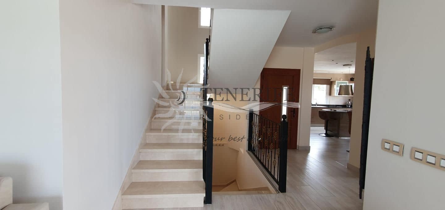 3 bedroom Villa for sale in Costa Adeje with pool garage - € 1,600,000 (Ref: 9865961)