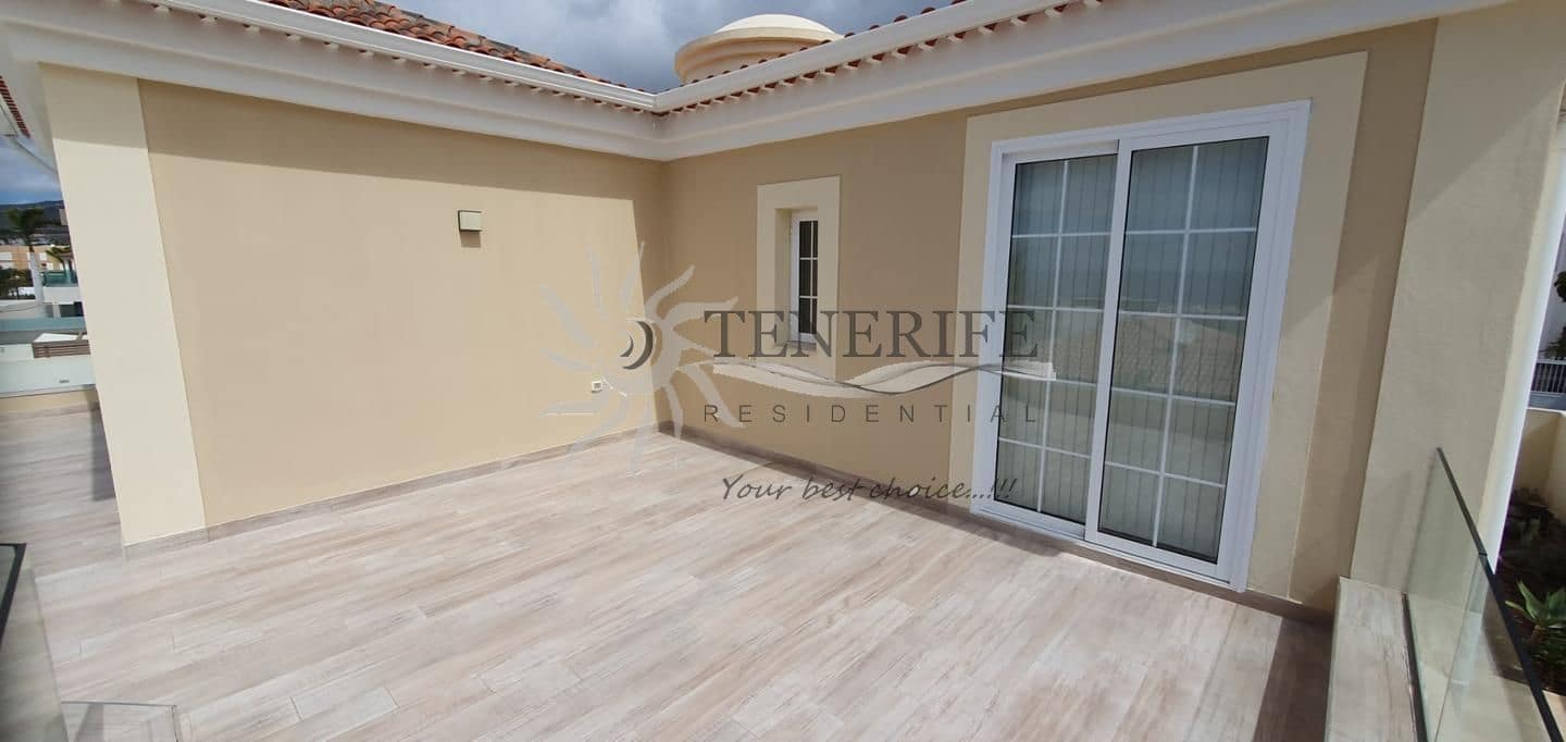 3 bedroom Villa for sale in Costa Adeje with pool garage - € 1,600,000 (Ref: 9865961)