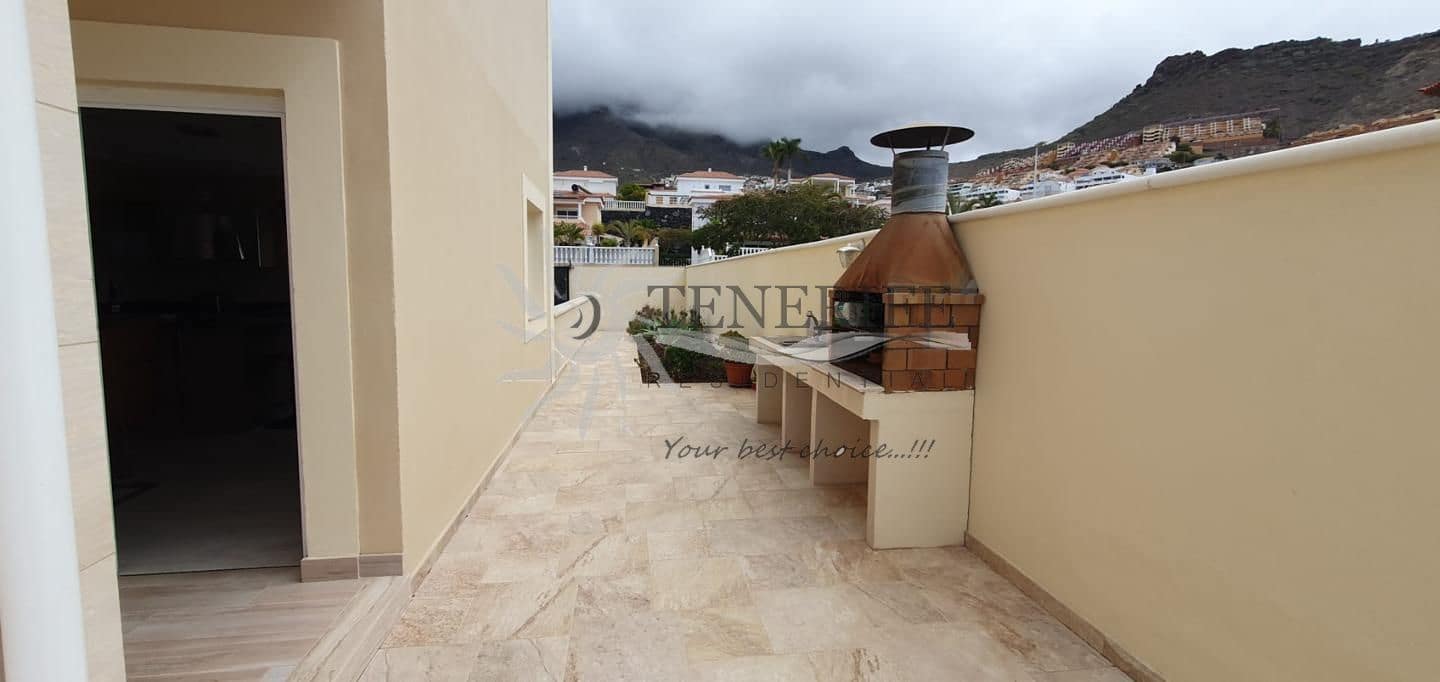 3 bedroom Villa for sale in Costa Adeje with pool garage - € 1,600,000 (Ref: 9865961)