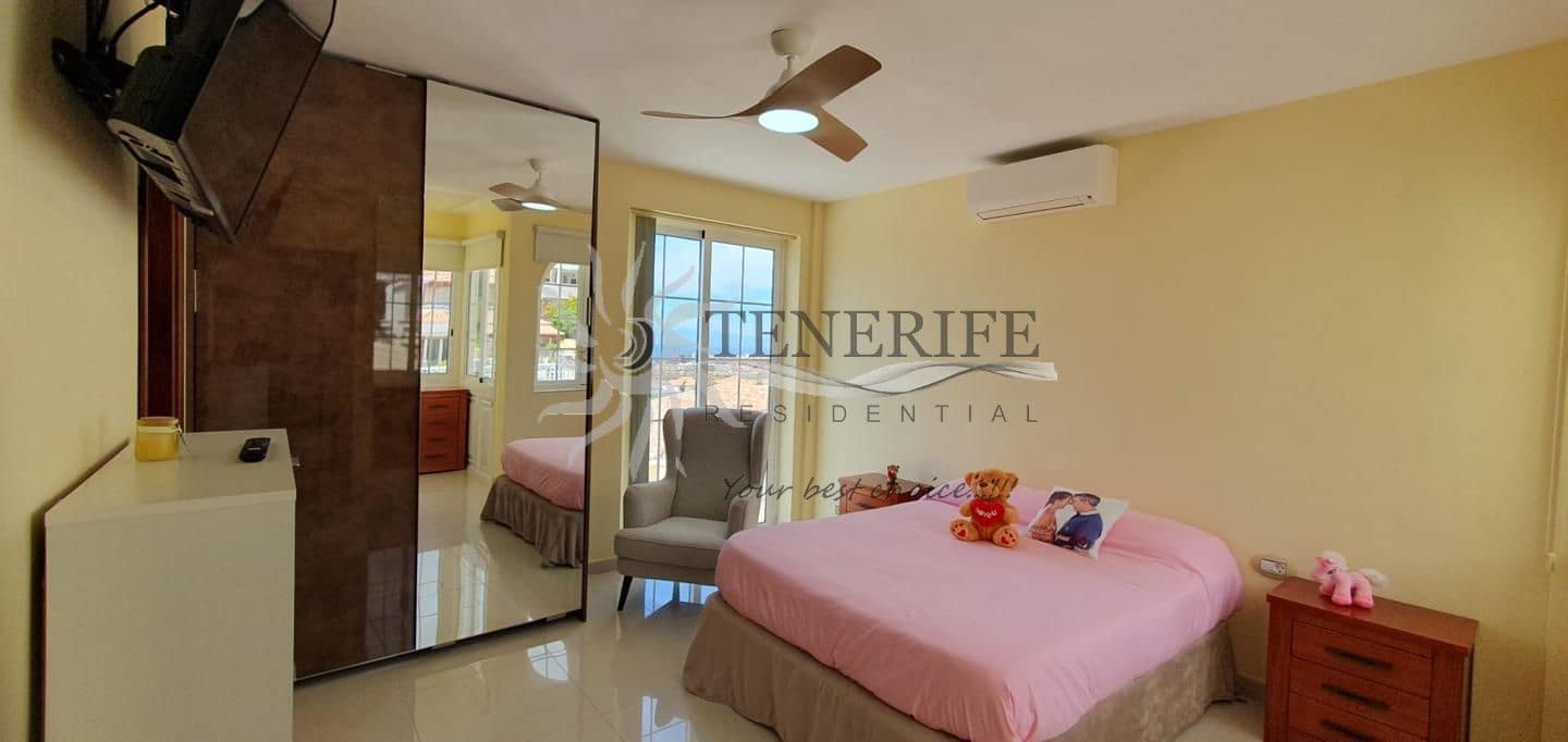 3 bedroom Villa for sale in Costa Adeje with pool garage - € 1,600,000 (Ref: 9865961)