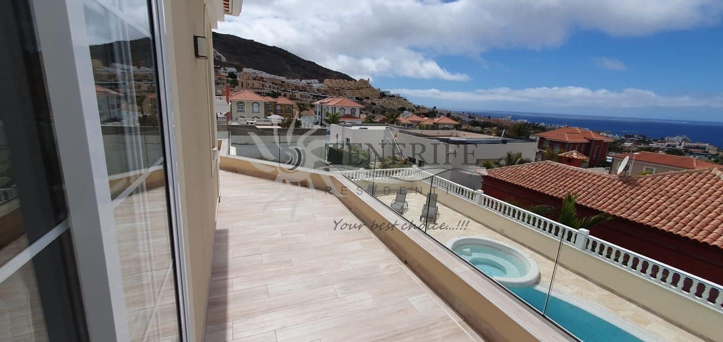 3 bedroom Villa for sale in Costa Adeje with pool garage - € 1,600,000 (Ref: 9865961)