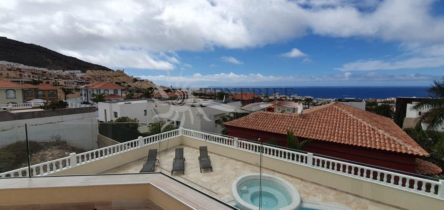 3 bedroom Villa for sale in Costa Adeje with pool garage - € 1,600,000 (Ref: 9865961)