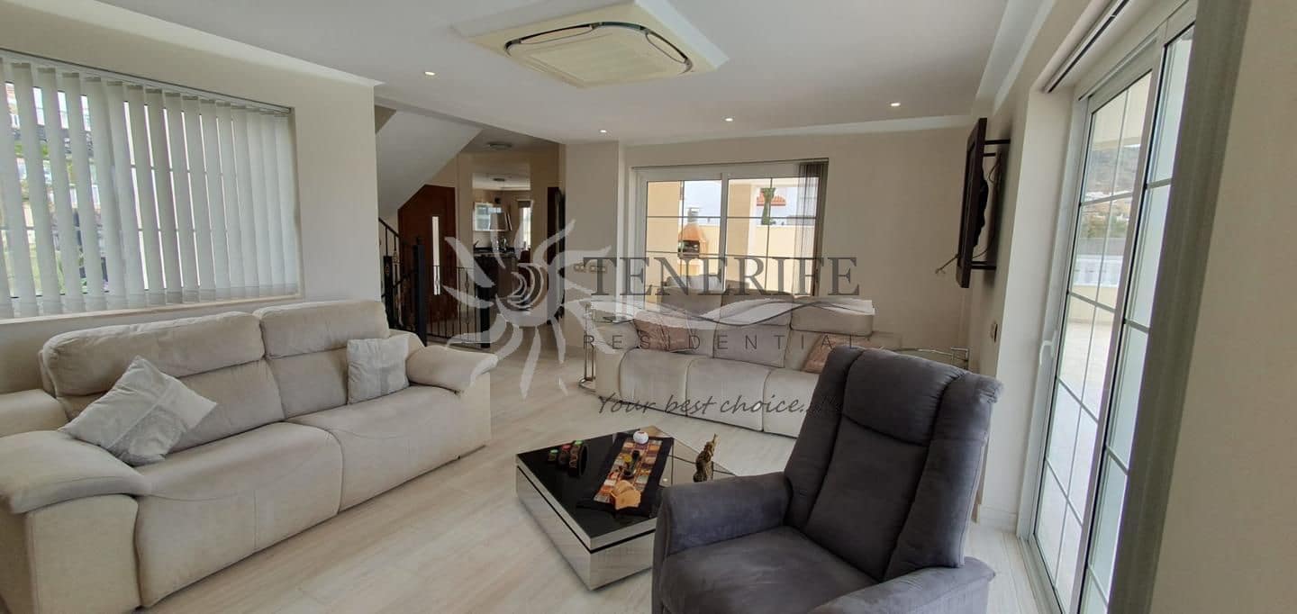 3 bedroom Villa for sale in Costa Adeje with pool garage - € 1,600,000 (Ref: 9865961)