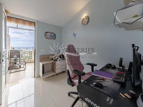 4 sovrum Villa till salu i Adeje med garage - 630 000 € (Ref: 9914882)