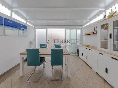 4 sovrum Villa till salu i Casco Urbano, Adeje med garage - 630 000 € (Ref: 9914882)