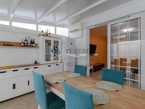 4 sovrum Villa till salu i Adeje med garage - 630 000 € (Ref: 9914882)