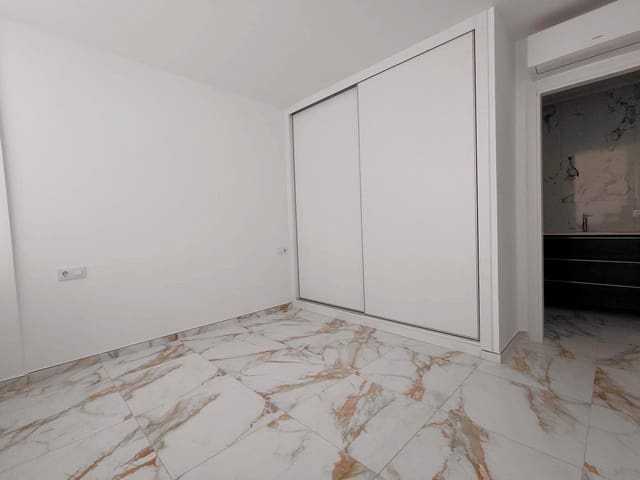 2 slaapkamer Flat te koop in Playa de las Americas, Arona - € 368.000 (Ref: 9944540)
