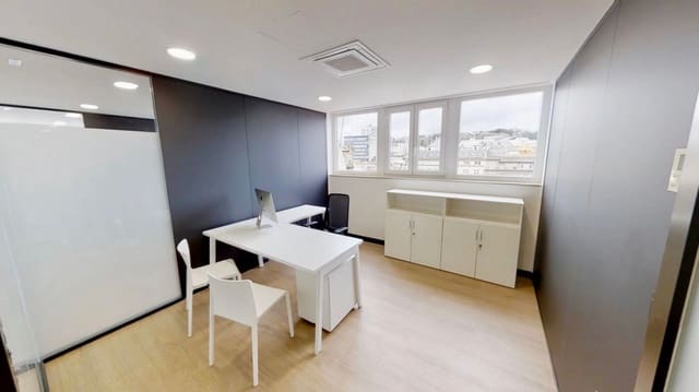 Office for rent in A Coruña city - € 600 (Ref: 9502743)