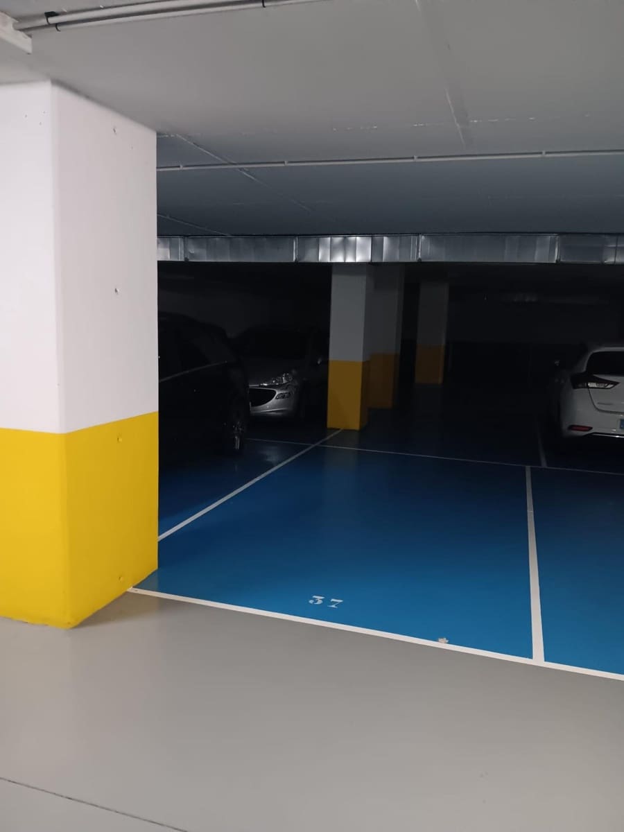 Garage for rent in A Coruna city - € 150 (Ref: 9502752)