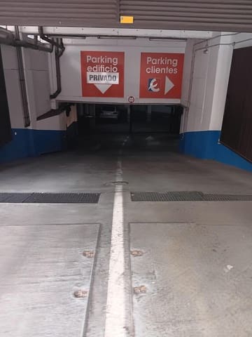 Autotalli vuokrattavana paikassa A Coruña kaupunki - 150 € (Ref: 9502752)