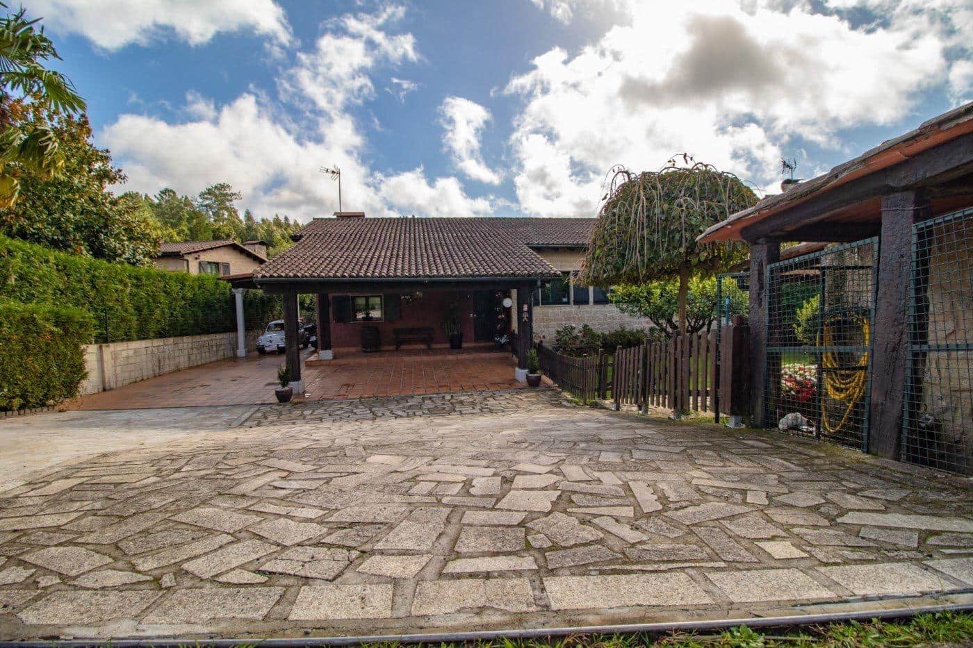 4 makuuhuone Huvila myytävänä paikassa Santiago de Compostela mukana uima-altaan 
autotalli - 588 000 € (Ref: 9502772)