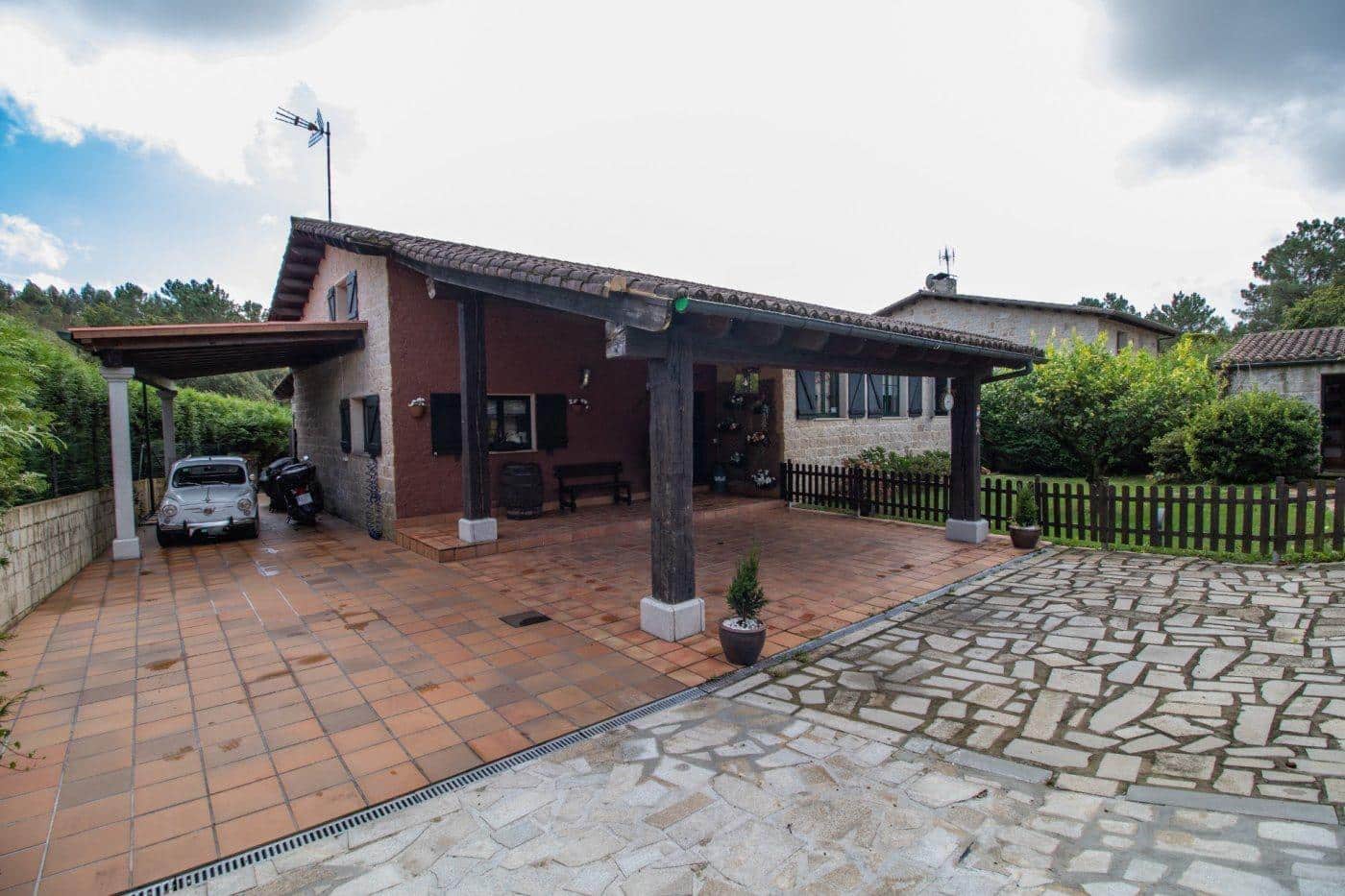 4 makuuhuone Huvila myytävänä paikassa Santiago de Compostela mukana uima-altaan 
autotalli - 588 000 € (Ref: 9502772)