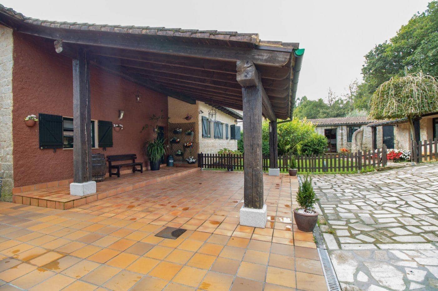 4 makuuhuone Huvila myytävänä paikassa Santiago de Compostela mukana uima-altaan 
autotalli - 588 000 € (Ref: 9502772)