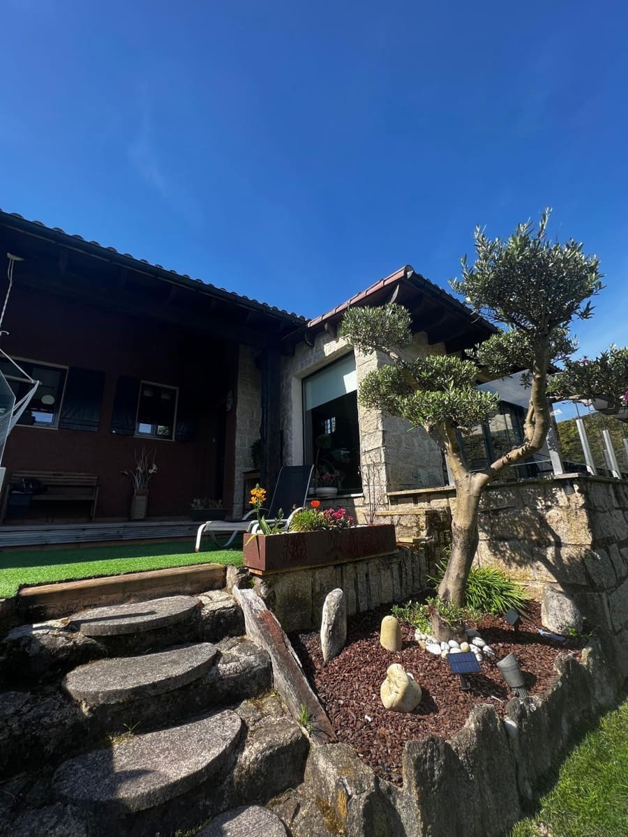 4 makuuhuone Huvila myytävänä paikassa Santiago de Compostela mukana uima-altaan 
autotalli - 588 000 € (Ref: 9502772)