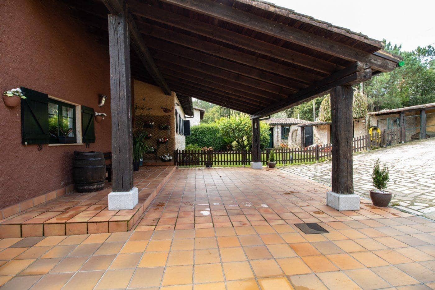 4 makuuhuone Huvila myytävänä paikassa Santiago de Compostela mukana uima-altaan 
autotalli - 588 000 € (Ref: 9502772)