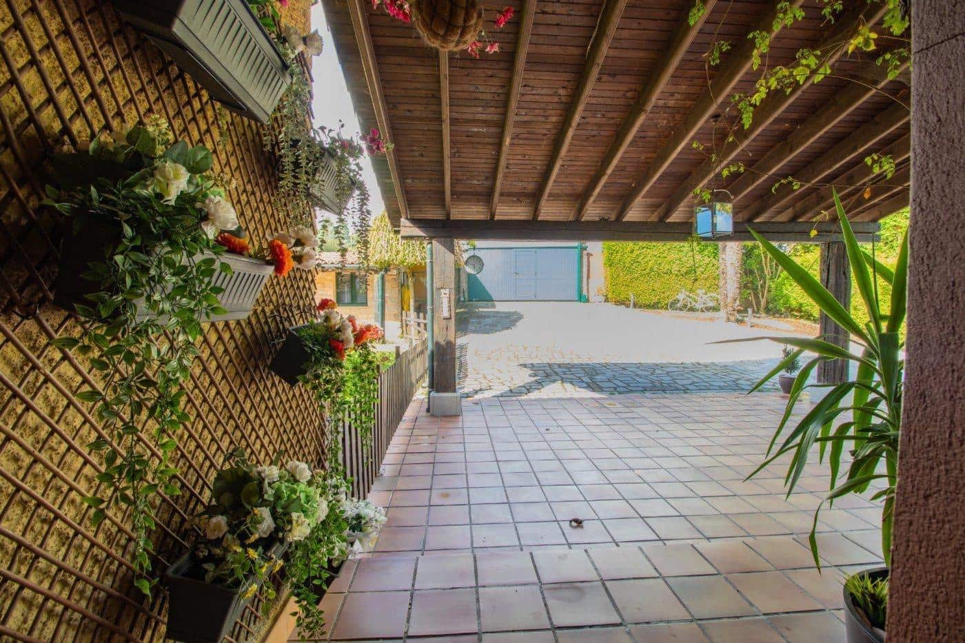 4 makuuhuone Huvila myytävänä paikassa Santiago de Compostela mukana uima-altaan 
autotalli - 588 000 € (Ref: 9502772)