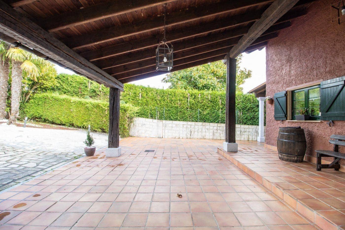 4 makuuhuone Huvila myytävänä paikassa Santiago de Compostela mukana uima-altaan 
autotalli - 588 000 € (Ref: 9502772)