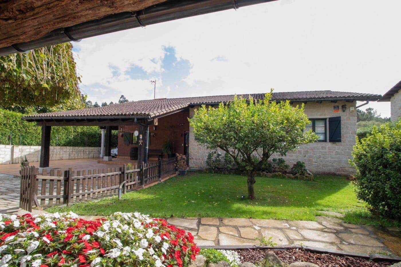 4 makuuhuone Huvila myytävänä paikassa Santiago de Compostela mukana uima-altaan 
autotalli - 588 000 € (Ref: 9502772)