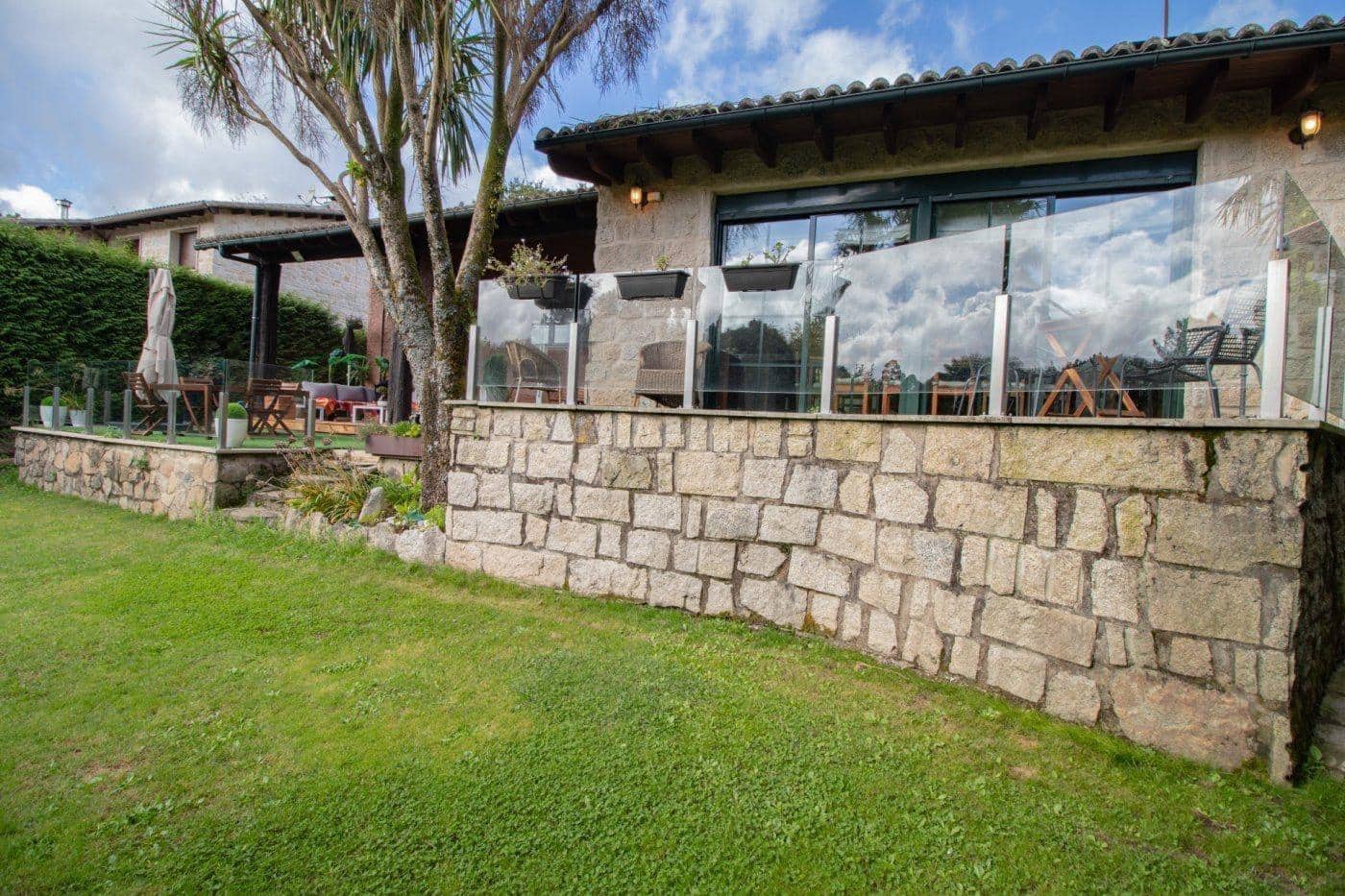 4 makuuhuone Huvila myytävänä paikassa Santiago de Compostela mukana uima-altaan 
autotalli - 588 000 € (Ref: 9502772)