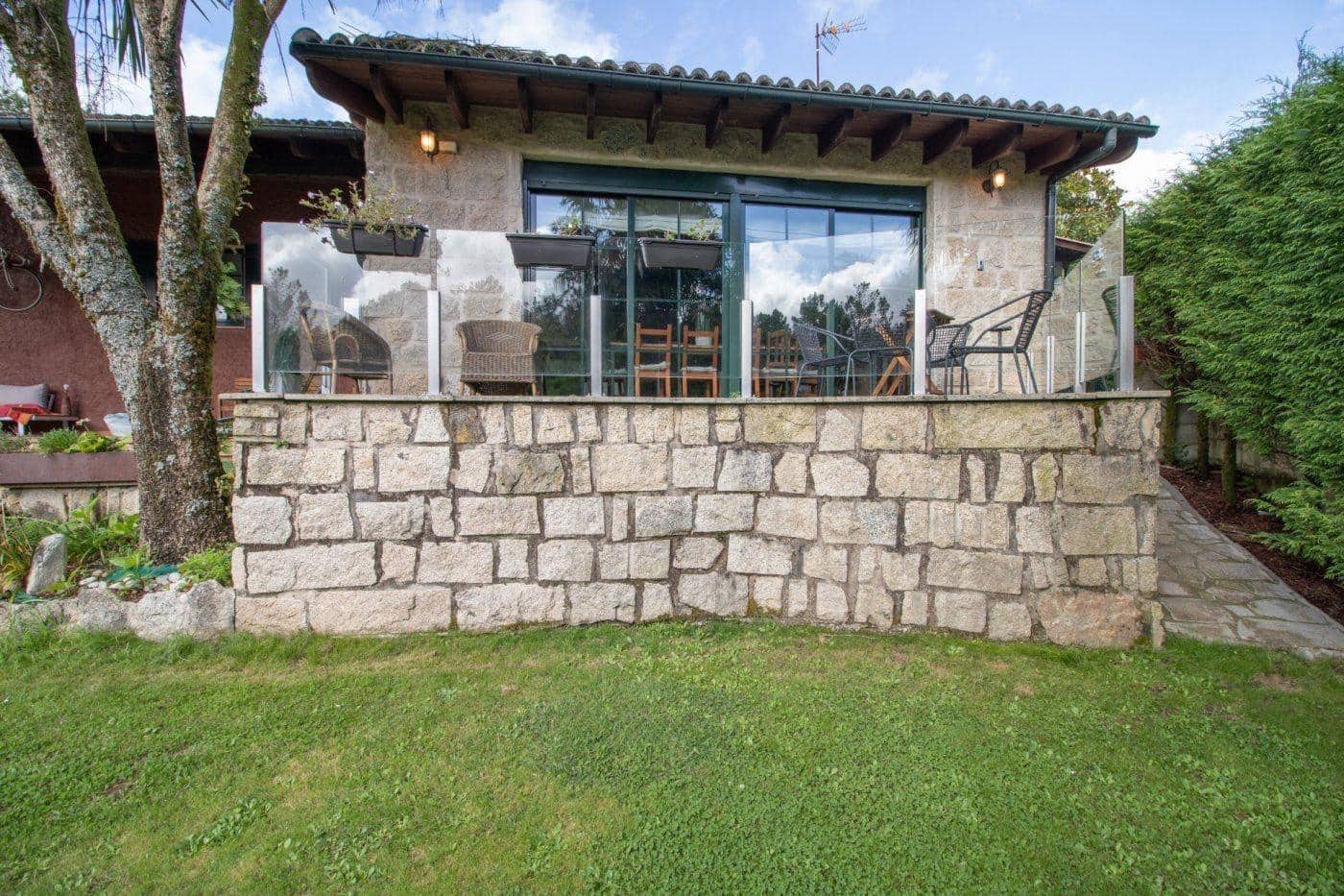 4 makuuhuone Huvila myytävänä paikassa Santiago de Compostela mukana uima-altaan 
autotalli - 588 000 € (Ref: 9502772)