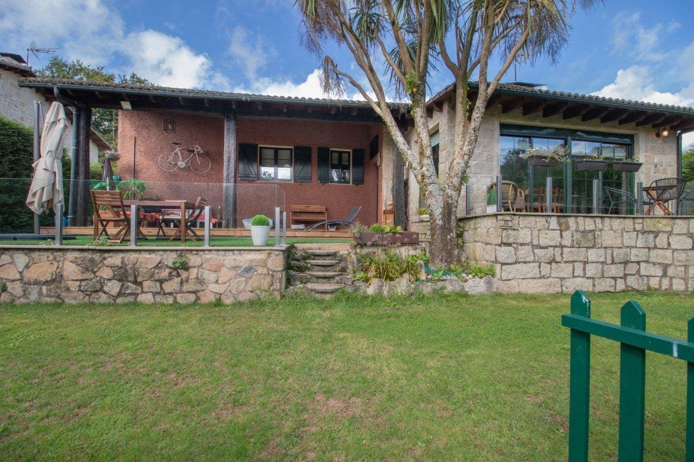 4 makuuhuone Huvila myytävänä paikassa Santiago de Compostela mukana uima-altaan 
autotalli - 588 000 € (Ref: 9502772)