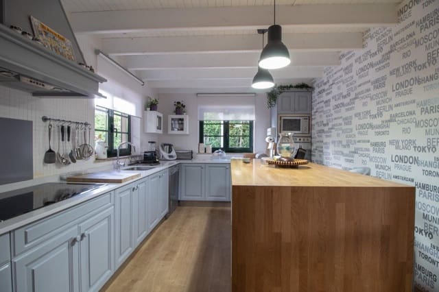 4 quarto Moradia para venda em Santiago de Compostela com piscina garagem - 588 000 € (Ref: 9502772)