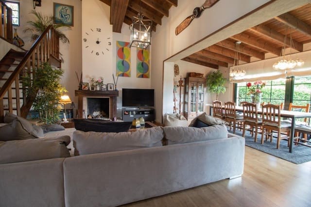 4 quarto Moradia para venda em Santiago de Compostela com piscina garagem - 588 000 € (Ref: 9502772)