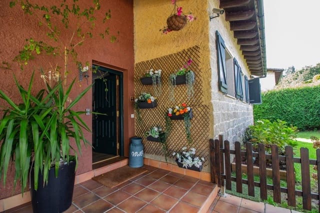 4 makuuhuone Huvila myytävänä paikassa Santiago de Compostela mukana uima-altaan 
autotalli - 588 000 € (Ref: 9502772)