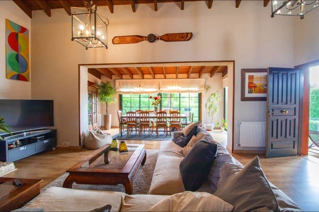 4 bedroom Villa for sale in Santiago de Compostela with pool garage - € 588,000 (Ref: 9502772)