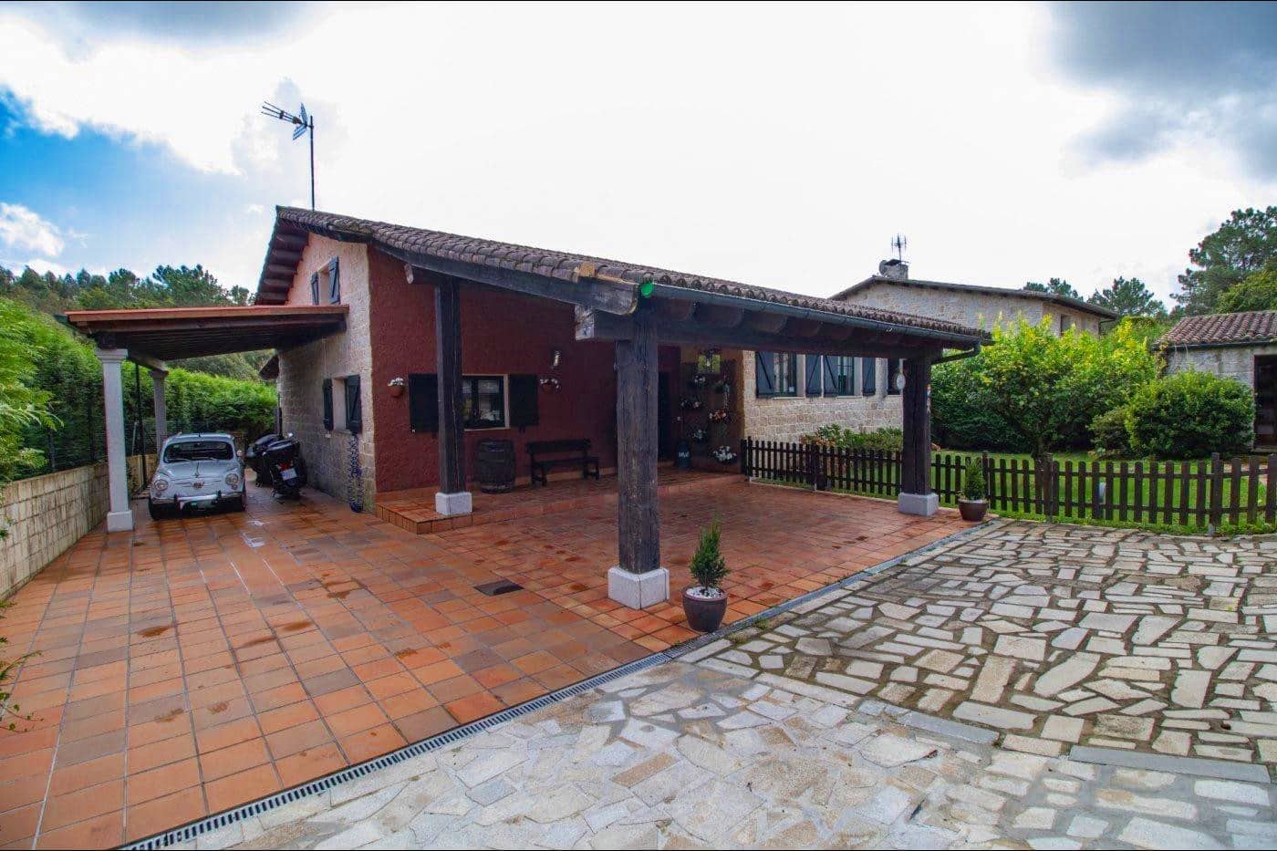 4 quarto Moradia para venda em Santiago de Compostela com piscina garagem - 588 000 € (Ref: 9502772)