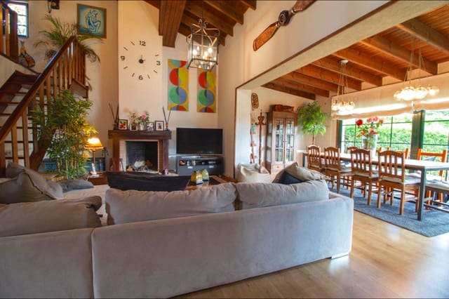 4 quarto Moradia para venda em Santiago de Compostela com piscina garagem - 588 000 € (Ref: 9502772)