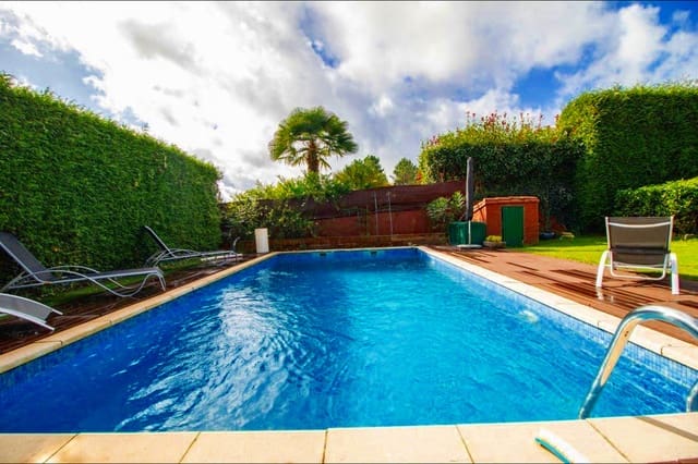 4 quarto Moradia para venda em Santiago de Compostela com piscina garagem - 588 000 € (Ref: 9502772)