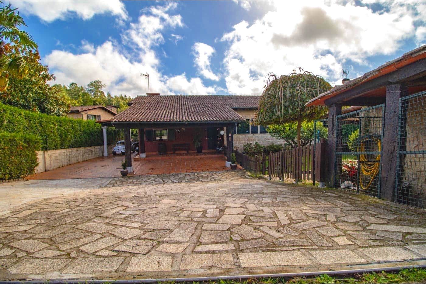 4 quarto Moradia para venda em Santiago de Compostela com piscina garagem - 588 000 € (Ref: 9502772)