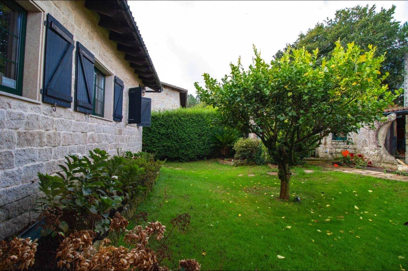 4 quarto Moradia para venda em Santiago de Compostela com piscina garagem - 588 000 € (Ref: 9502772)