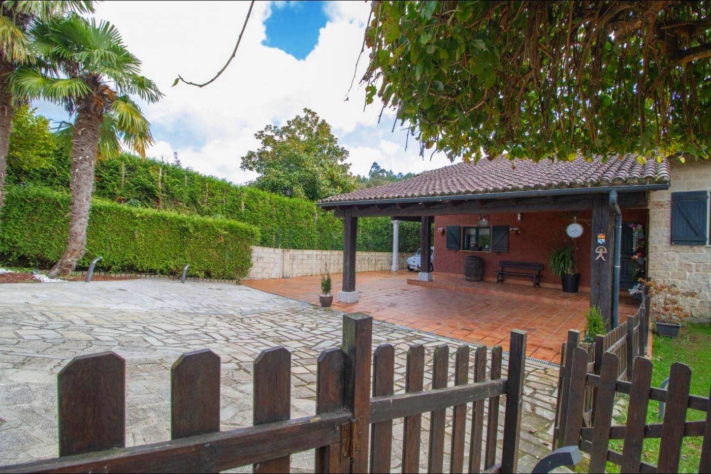 4 quarto Moradia para venda em Santiago de Compostela com piscina garagem - 588 000 € (Ref: 9502772)