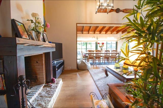 4 bedroom Villa for sale in Santiago de Compostela with pool garage - € 588,000 (Ref: 9502772)