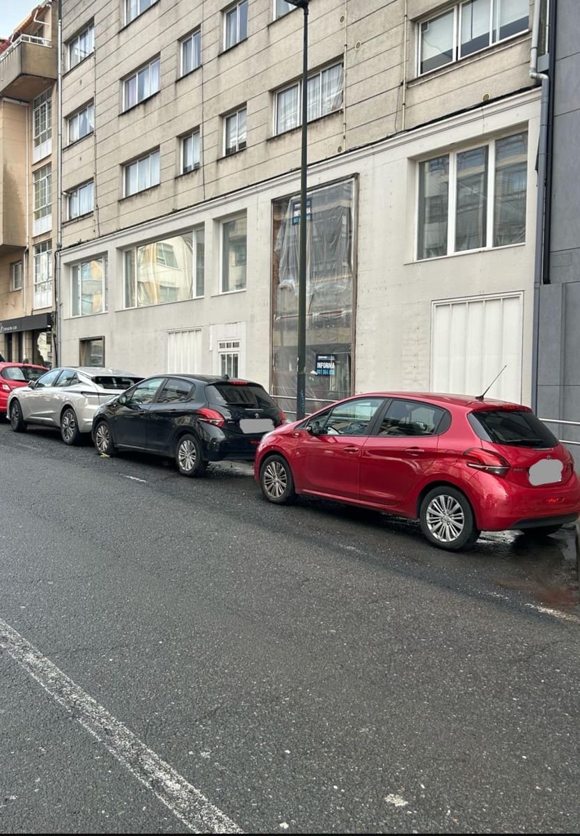 Commercial for rent in Cambre - € 4,500 (Ref: 9502773)