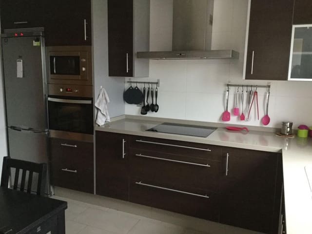 2 slaapkamer Flat te koop in Ferrol met garage - € 145.000 (Ref: 9502776)