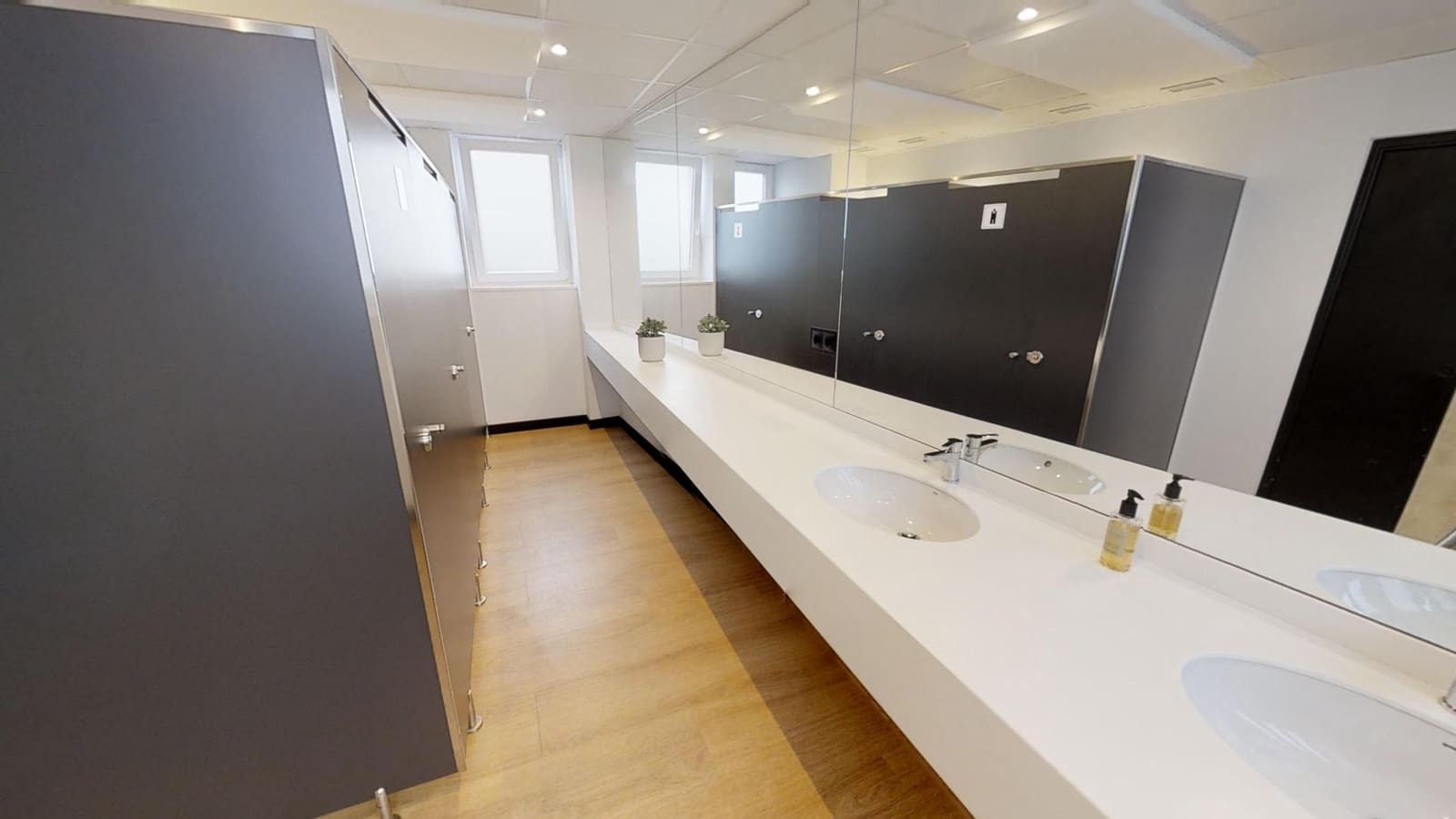 Office for rent in Cambre - € 600 (Ref: 9502783)