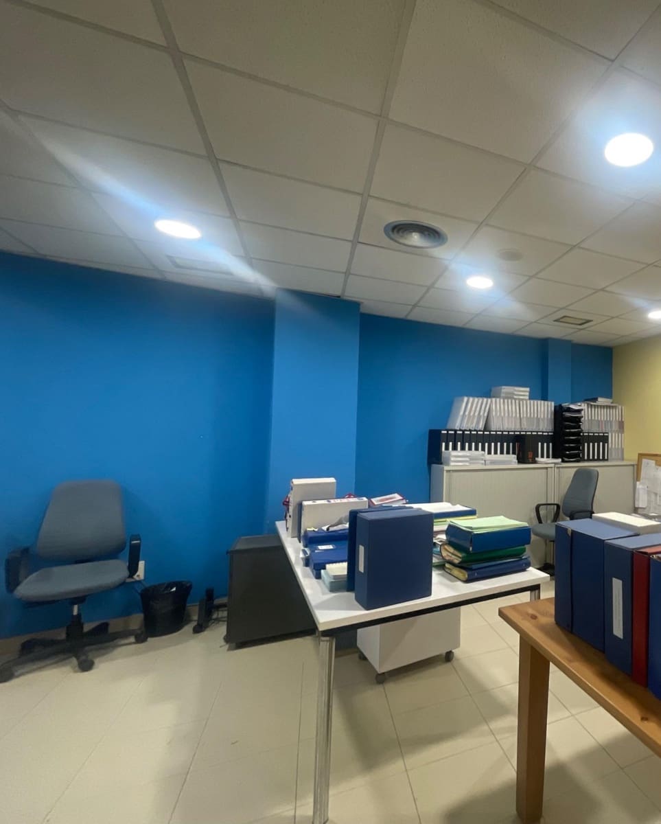 Office for rent in Perillo with garage - € 4,000 (Ref: 9527644)